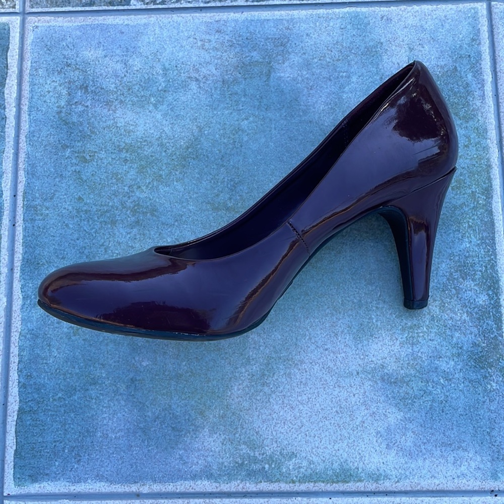 Women’s Merona Burgundy Pumps Size 8 (Style - Maye)